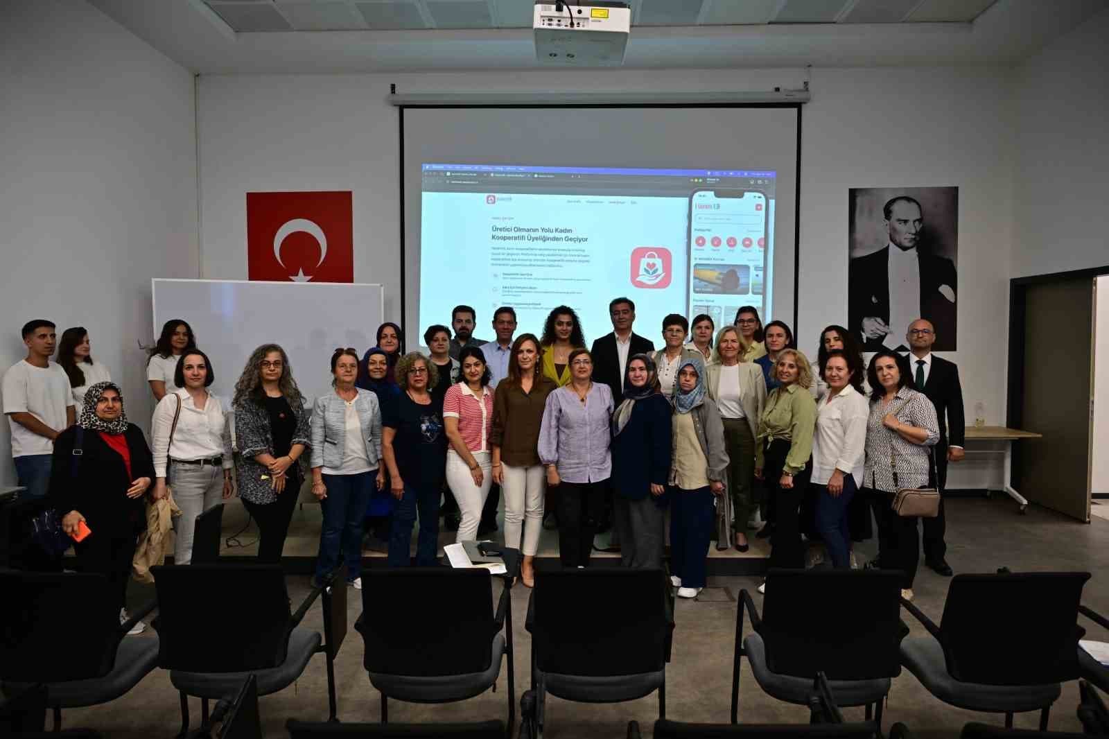 Manisa'da Üretici Kadınlar İçin Dijital Satış Dönemi: Kadın Eli Projesi Genişliyor