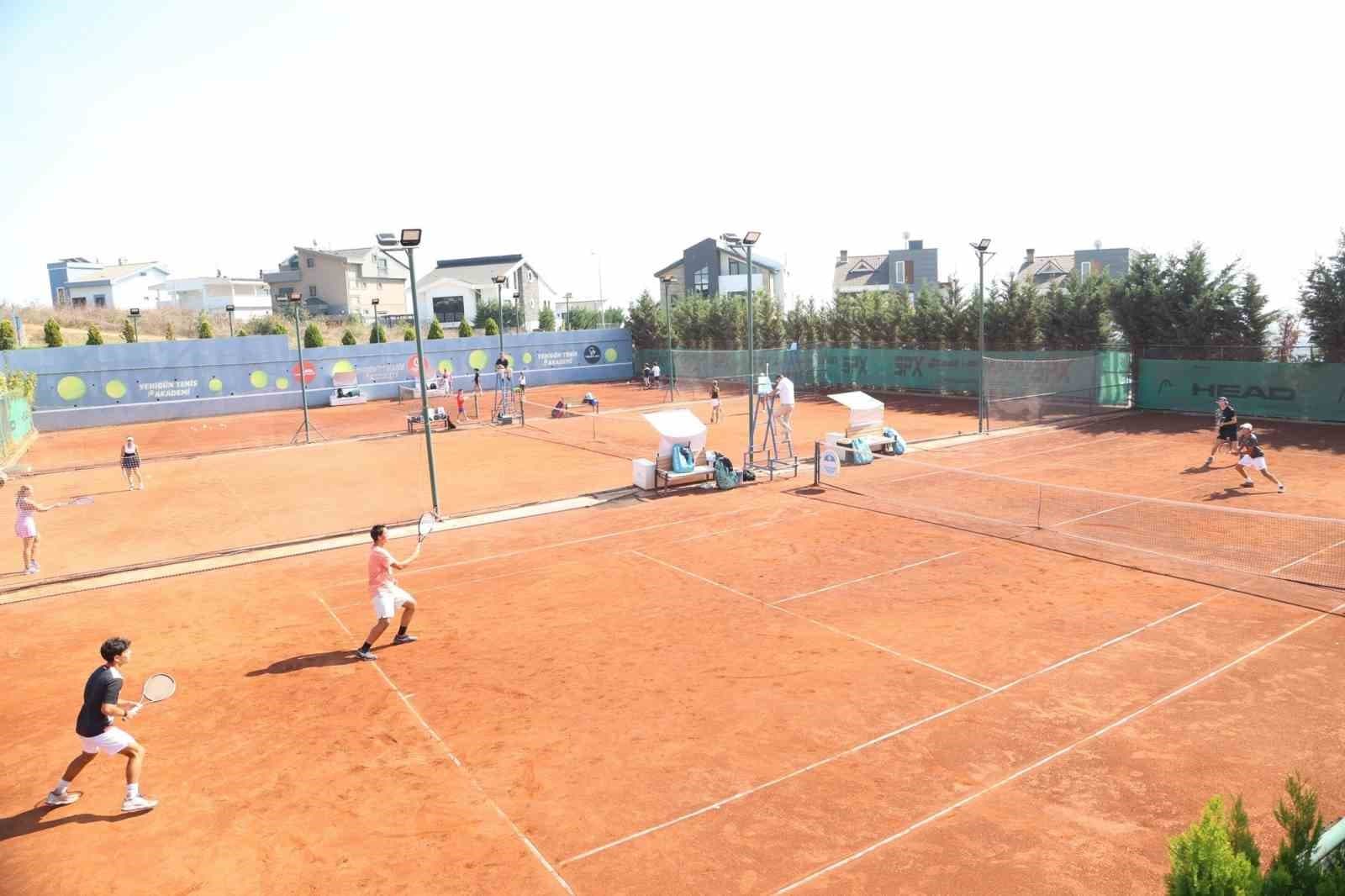 Nilüfer'de Genç Tenis Turnuvası Başarıyla Gerçekleşti