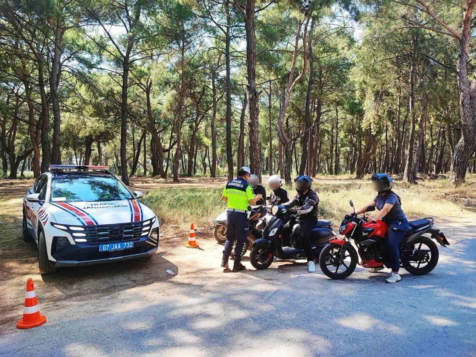 Jandarma, Antalya'da Motosiklet Güvenliği İçin Yoğun Denetim Yaptı