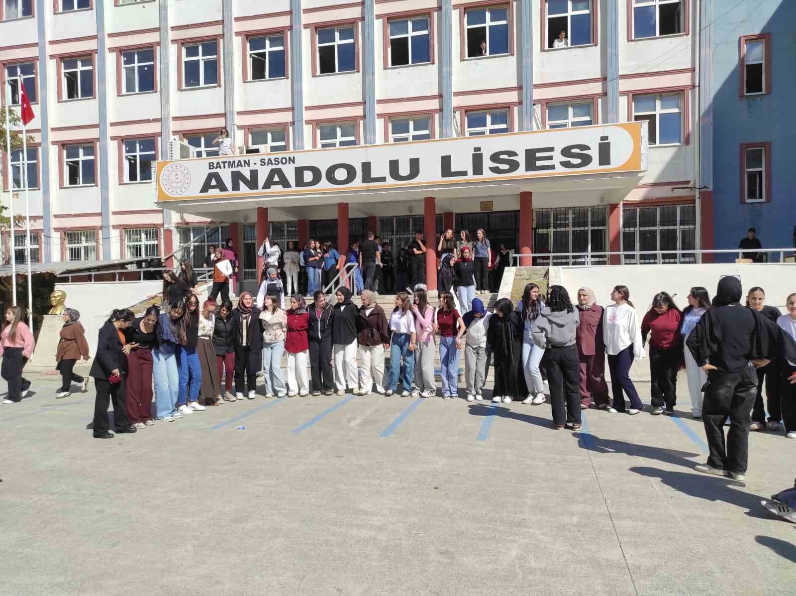 Sason Anadolu Lisesi'nde Yeni Öğrencilere Uyum Etkinliği Düzenlendi