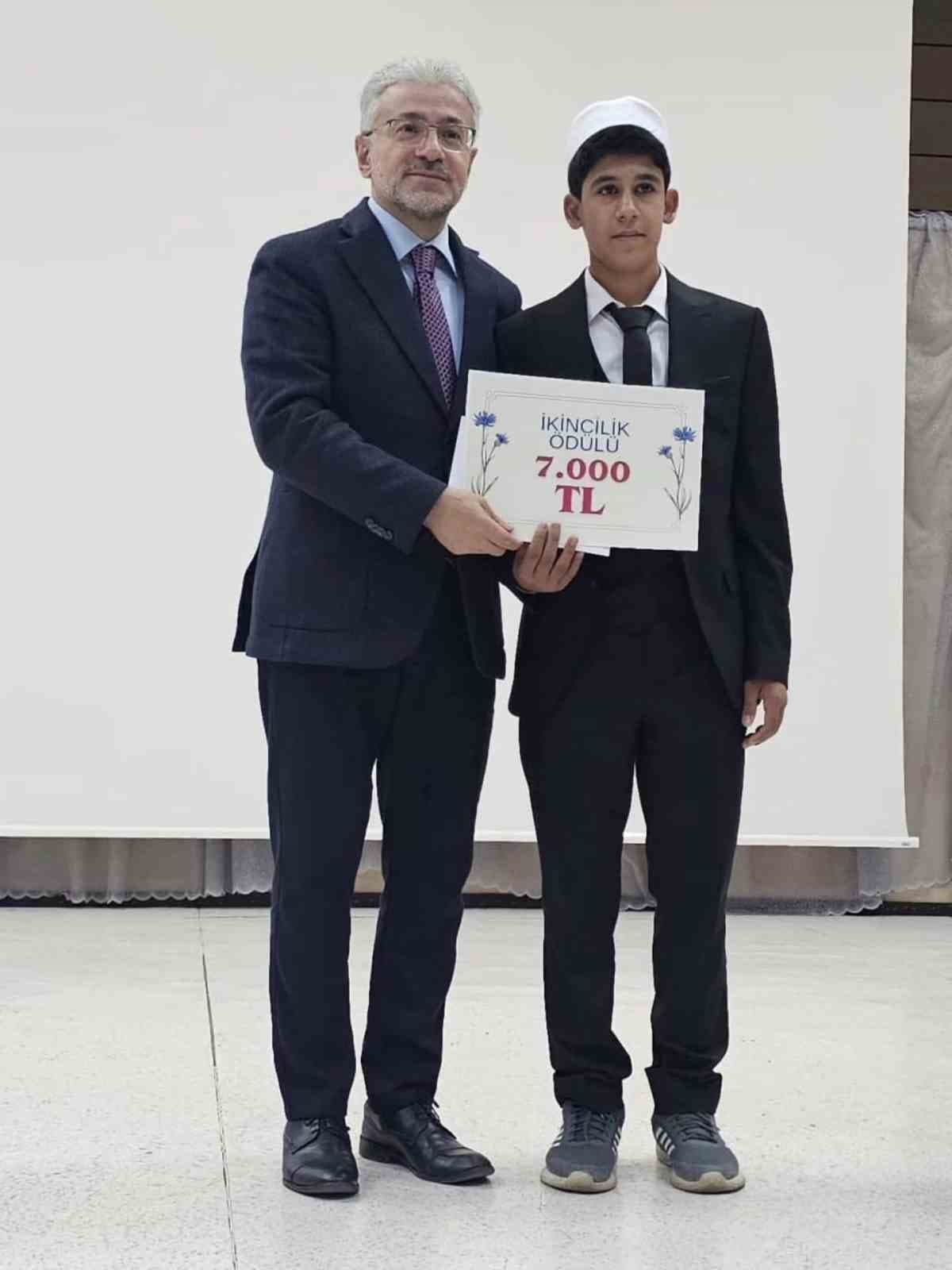 Ahlatlı Öğrenci Hafızlık Yarışmasında Bölge İkincisi