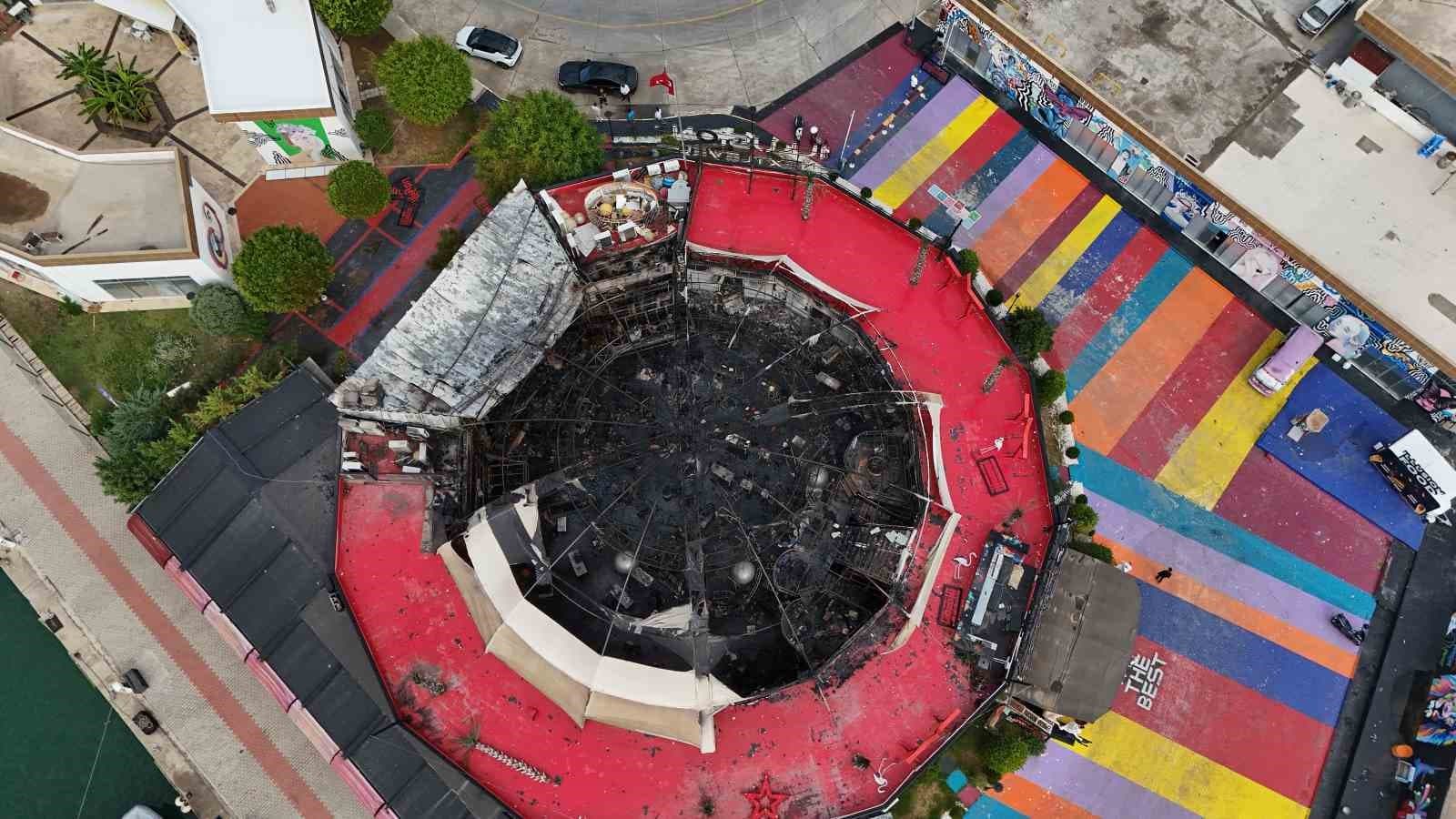 Alanya'da Eğlence Mekanında Büyük Yangın: Mekan Kullanılamaz Hale Geldi