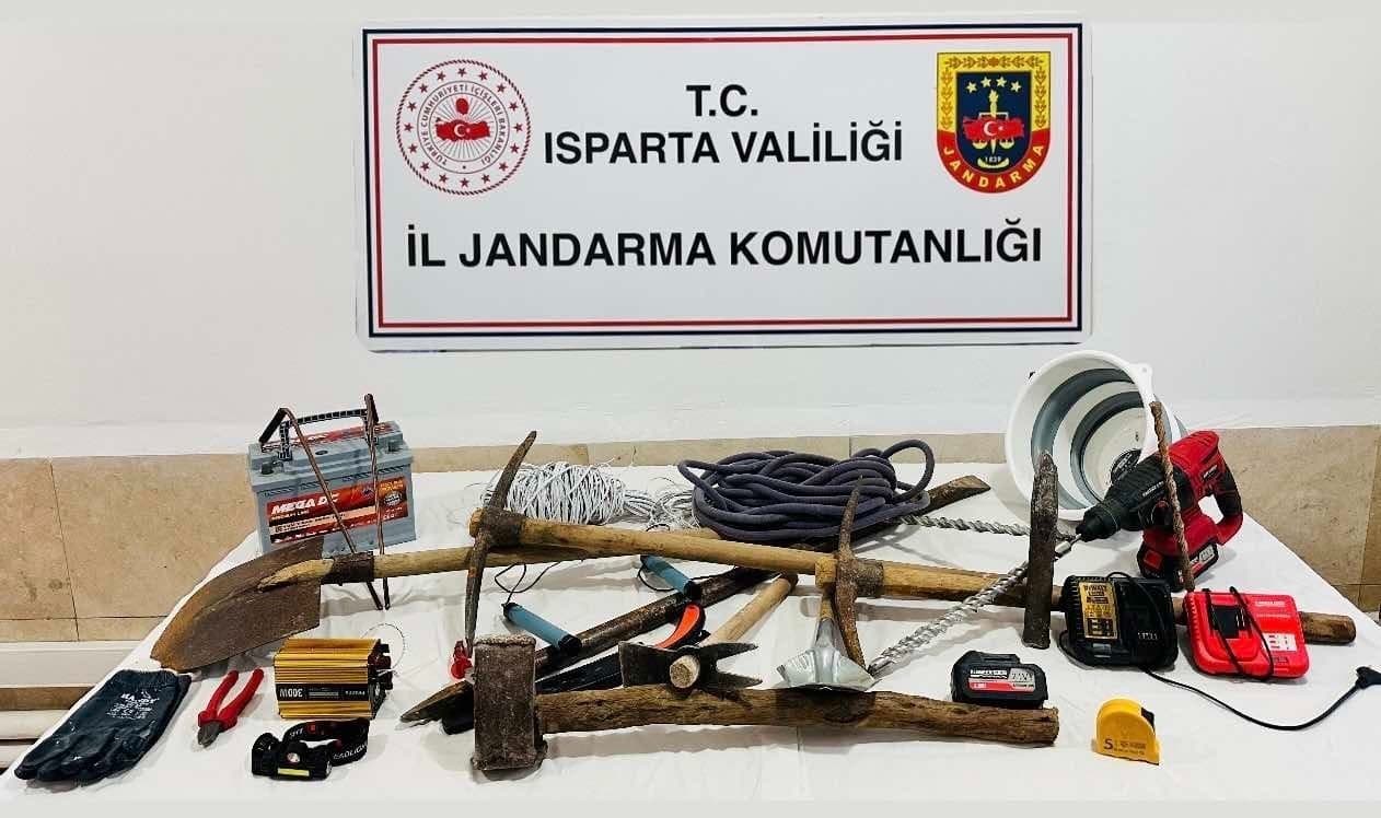 Isparta'da Tarihi Eser Operasyonları: 20 Şüpheli Hakkında Adli Süreç Başlatıldı