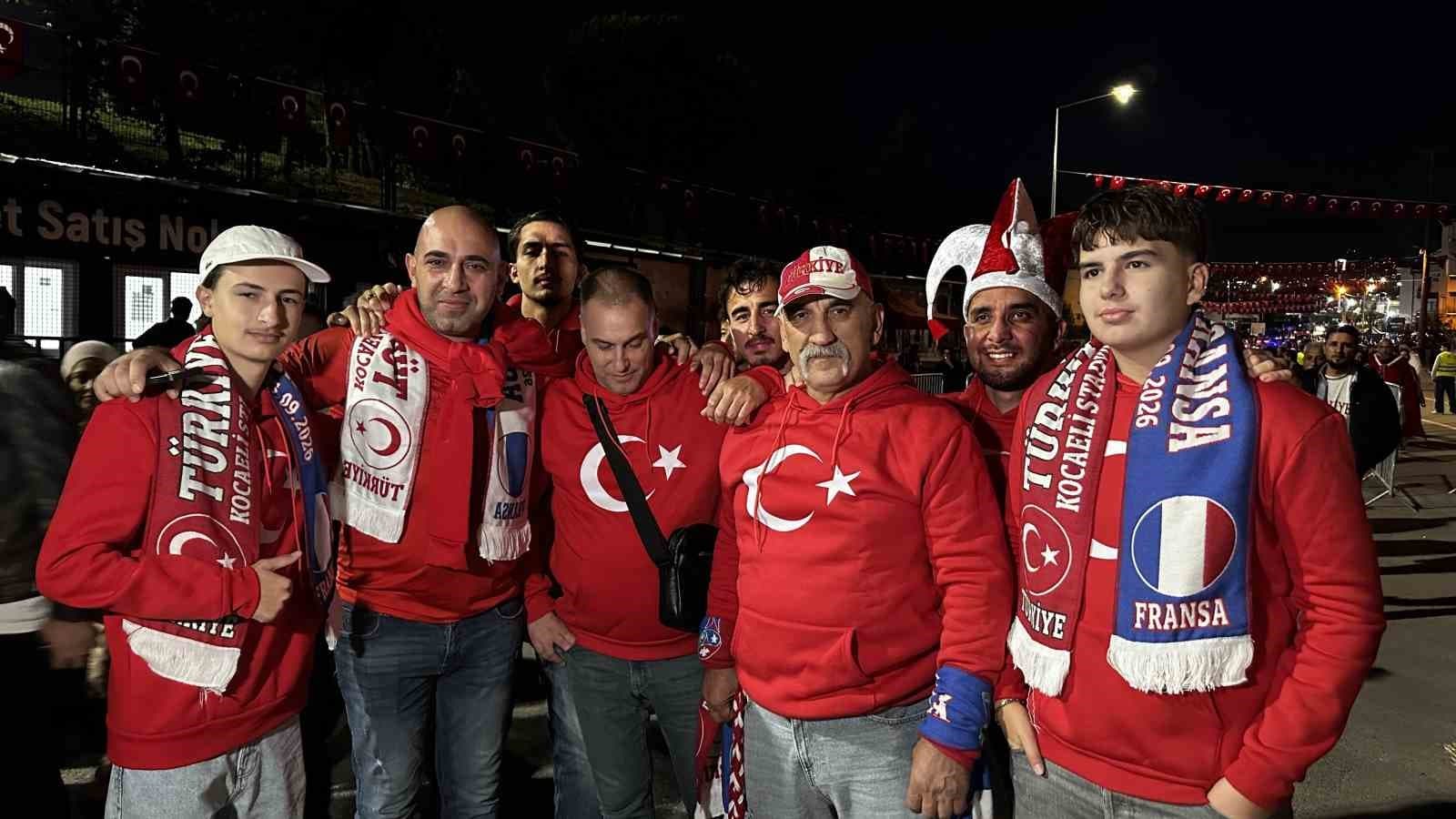 Milli Maç Öncesi Kocaeli Stadyumu Binlerce Taraftarla Doldu