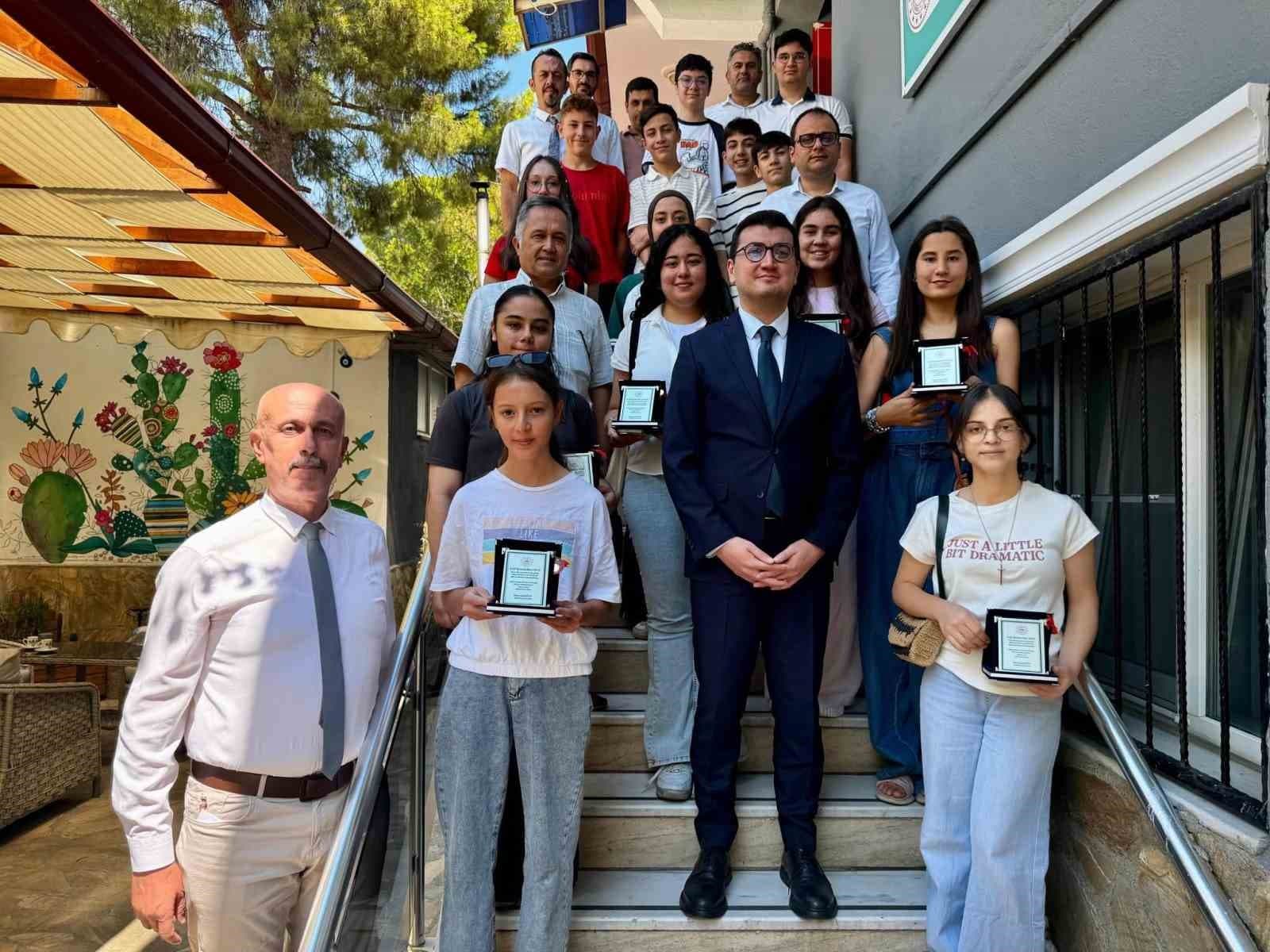Bozdoğan'da LGS'de Üstün Başarı Gösteren Öğrenciler Törenle Onurlandırıldı
