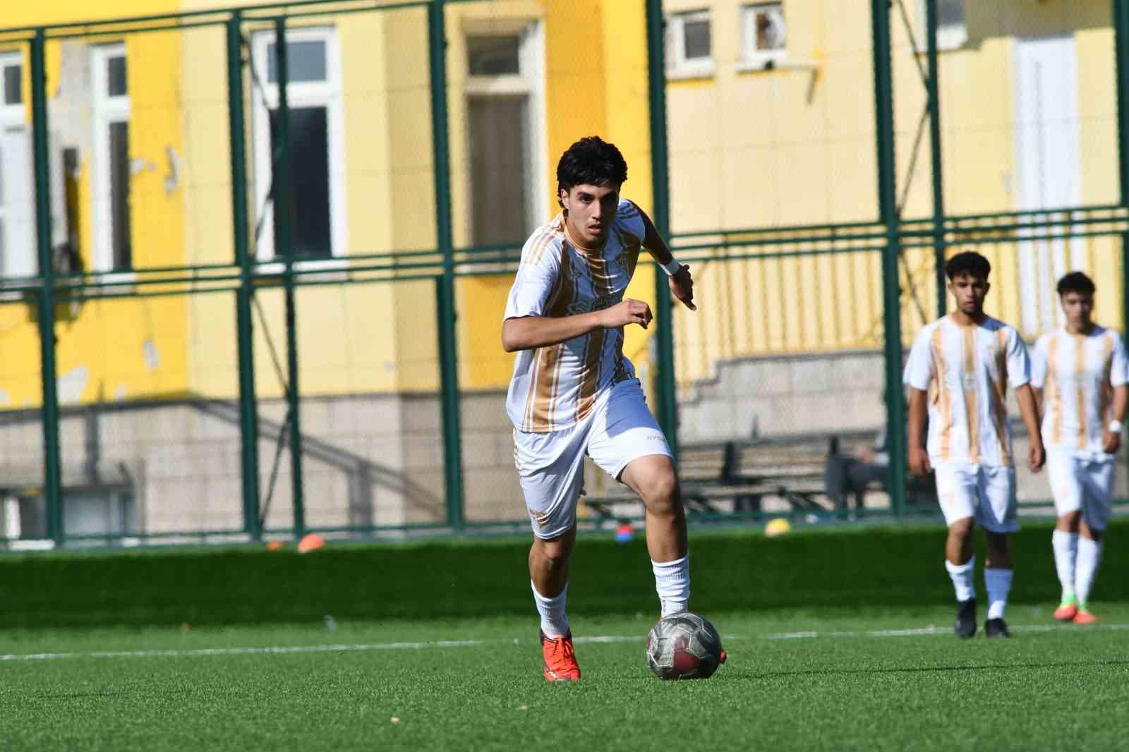 Ahmet Hüseyin Altun 4 maçta 6 gol attı