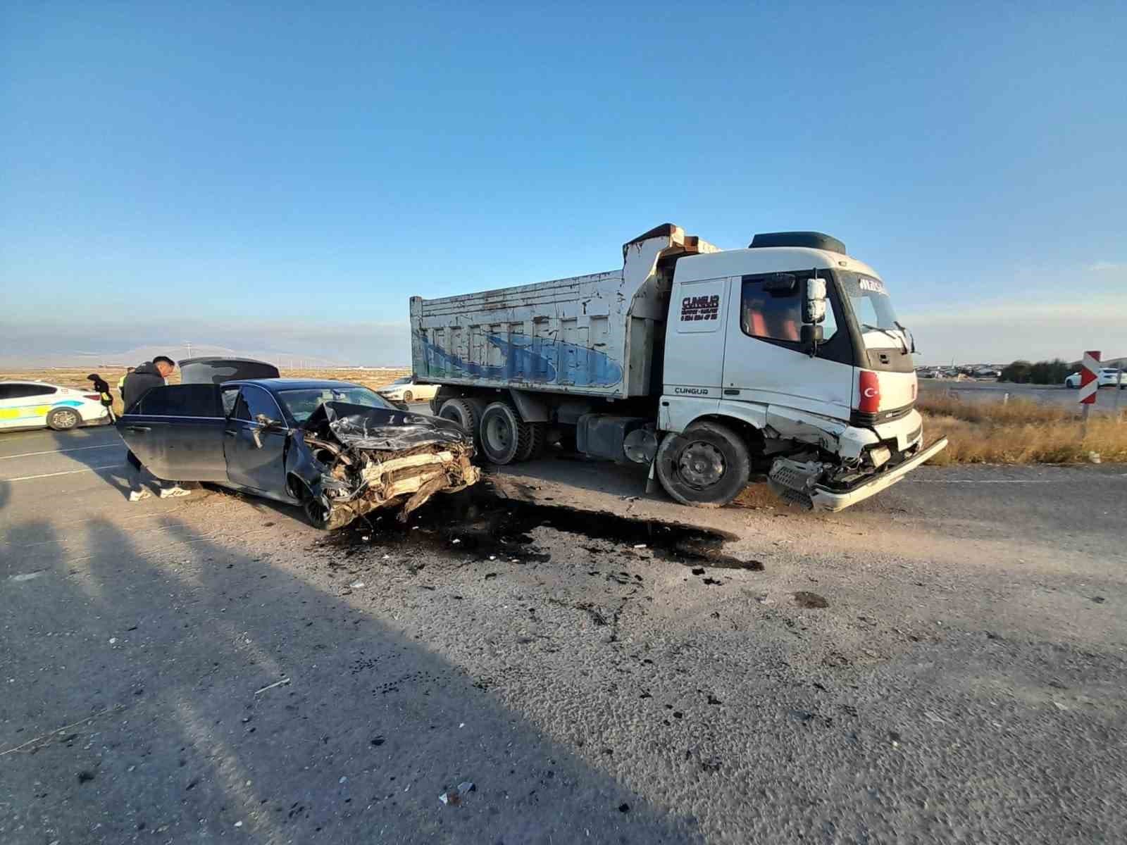 Konya'da Kamyon ve Otomobil Çarpıştı: Bir Kişi Yaralandı