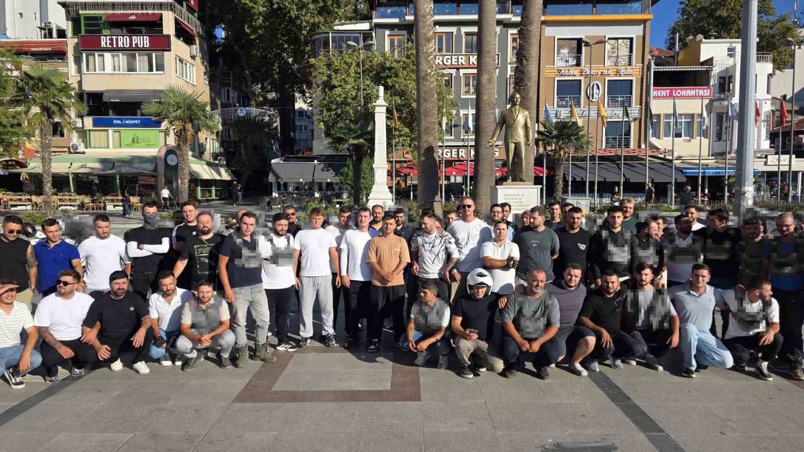 Bandırma'da Döner İşletmesi Olayı: Kuryeye Darbe İddiası Protesto Edildi