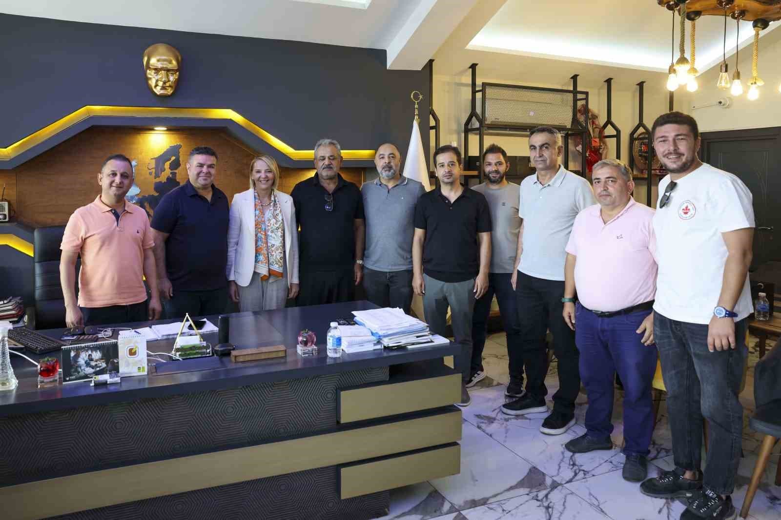 ATSO Başkan Adayı Öz, Hal Esnafıyla Görüşerek Sektörün İhtiyaçlarını Dinledi