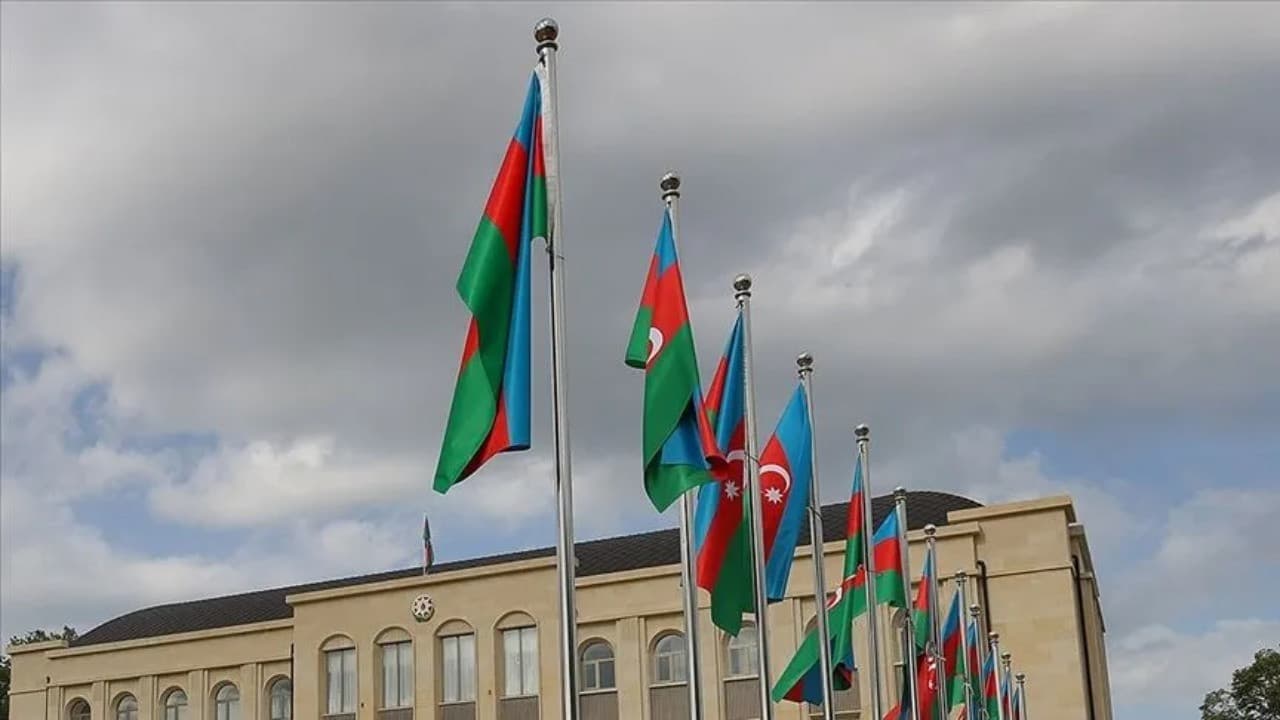 Azerbaycan’dan 31 Türk vatandaşına ülkeye giriş yasağı