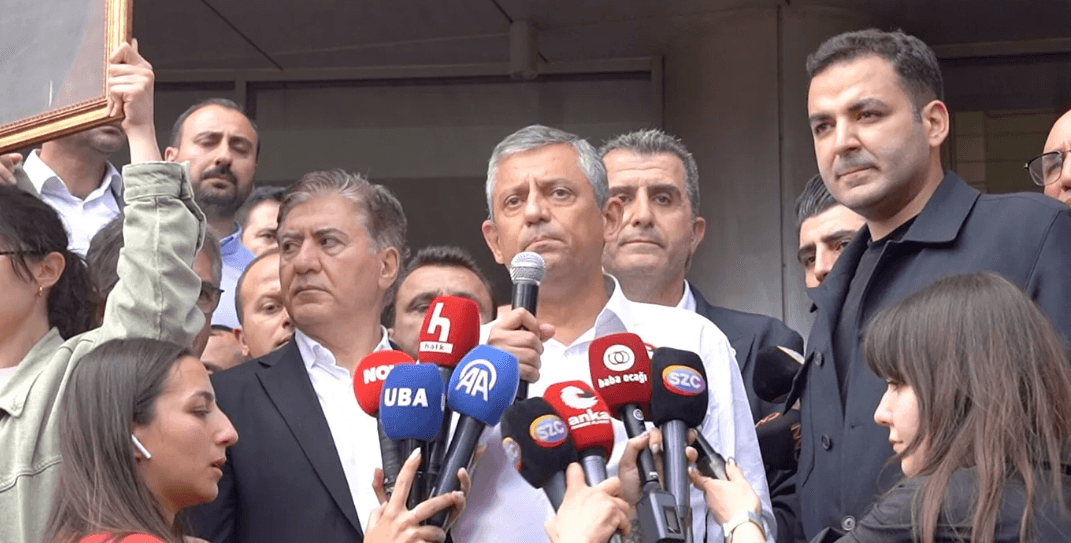 ÖZGÜR ÖZEL VE 90'I AŞKIN MİLLETVEKİLİNDEN TARİHİ HAMLE
