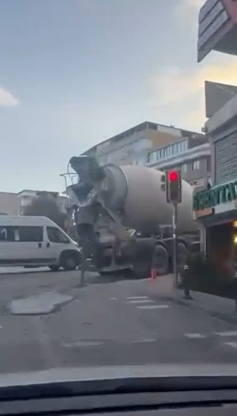Küçükçekmece’de yola beton döken sürücüye 109 bin TL ceza