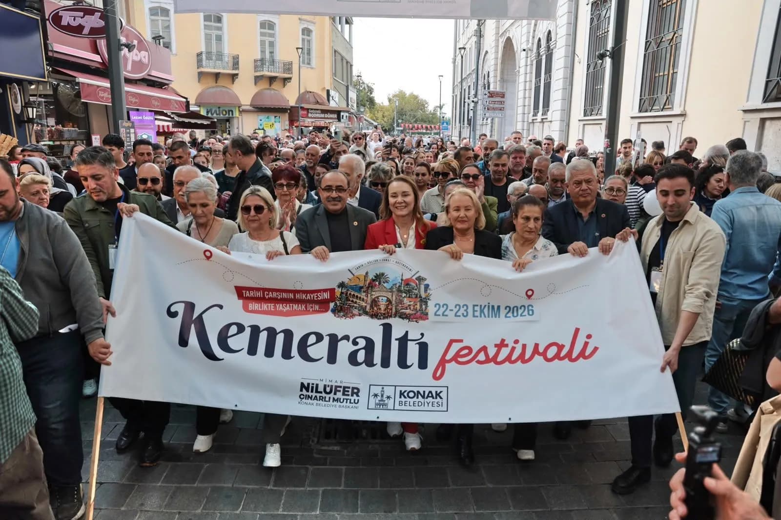 Kemeraltı Festivali kortej yürüyüşüyle başladı