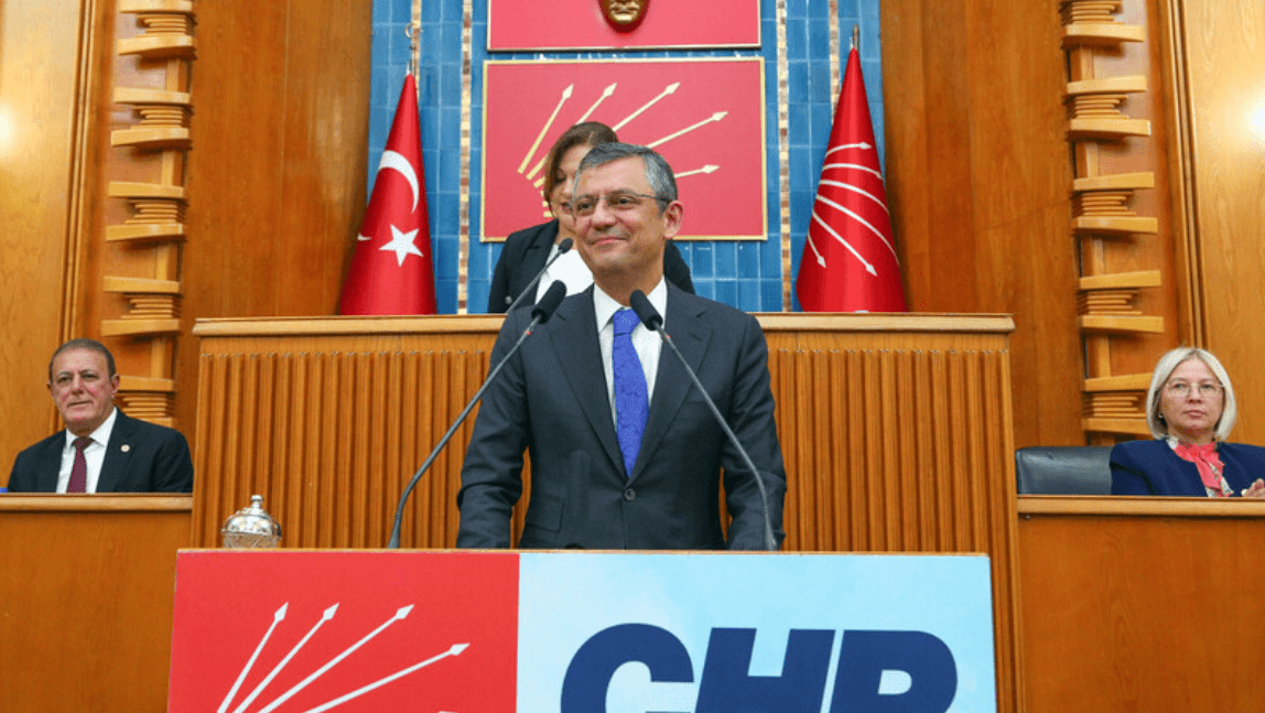ÖZGÜR ÖZEL'DEN KILIÇDAROĞLU'NA TARİHİ MEYDAN OKUMA