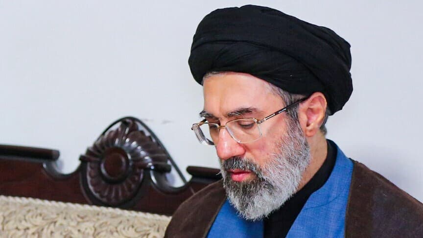 İran Lideri Hamaney'in Babasının Cenazesine Katılımı Güvenlik Nedeniyle Belirsiz