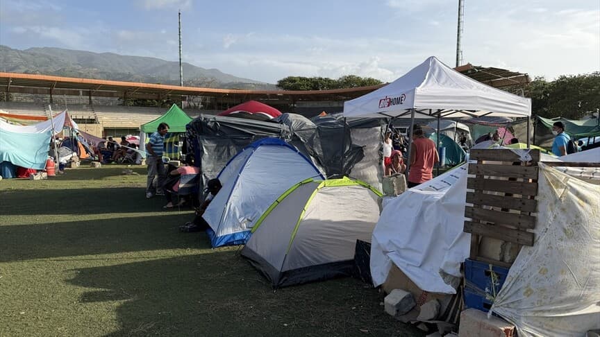 Venezuela'daki Çifte Deprem Sonrası Binlerce Kişi Stadyumlarda Barınıyor