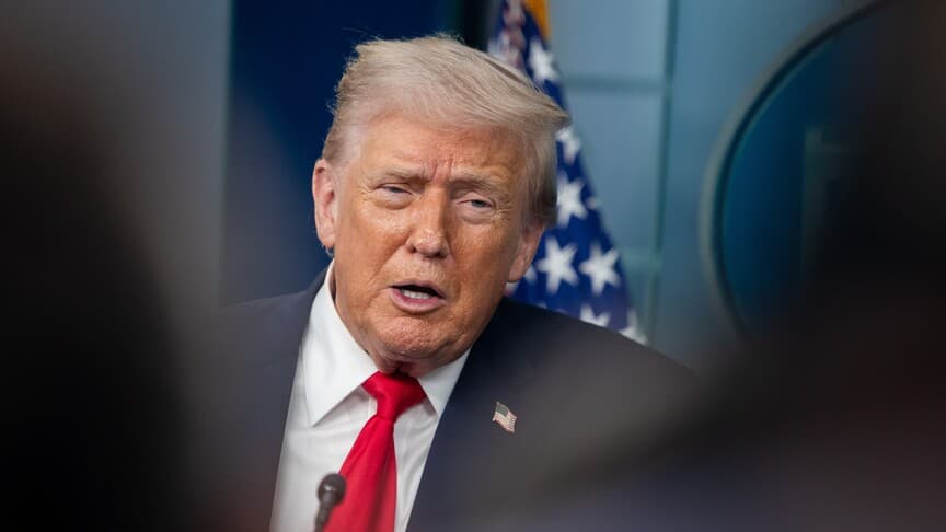 Trump: İran, Hürmüz'den Geçen Gemilerden Ücret Alınmadığını Bildirdi