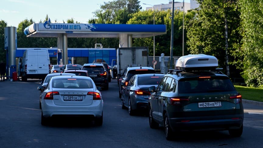 Rusya'da Yakıt Kısıtlaması Uygulanan Bölgelerin Sayısı 16'ya Çıktı