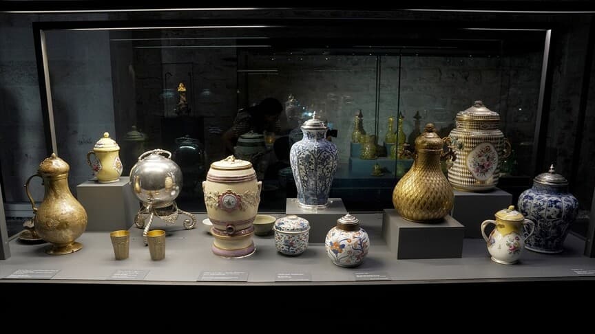 Topkapı Sarayı'ndaki Şerbethane, 452 Parçalık Yeni Koleksiyonuyla Ziyarete Açıldı