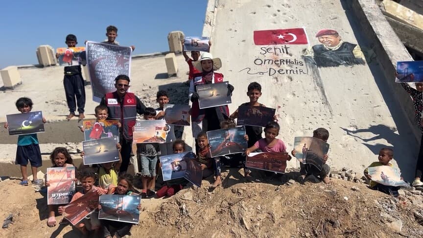 Gazzeli Gençler, Ömer Halisdemir'i Duvarda Anımsattı