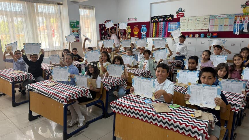 Okullarda Yaklaşık 18 Milyon Öğrenci İçin Yarın Karne Zili Çalacak