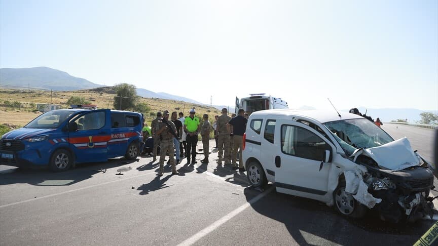 Van'da Trafik Kazasında Jandarma Uzman Çavuş Hayatını Kaybetti