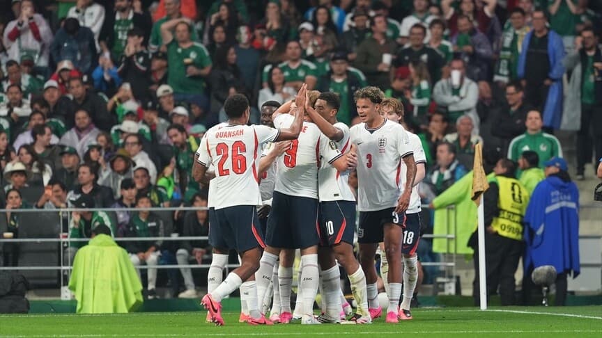İngiltere, Meksika'yı 3-2 Mağlup Ederek Çeyrek Finale Yükseldi