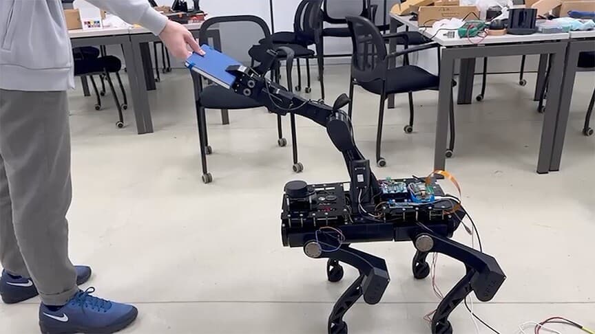 Türk Mühendis Adayları Yerli Robotik Sistemlerle Eğitiliyor