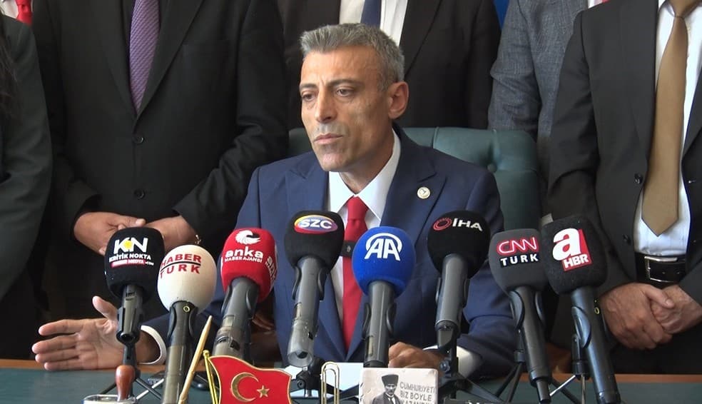 Yenilik Partisi, İsim Krizi İçin YENİ Parti’ye 3 Ekim’e Kadar Süre Tanıdı