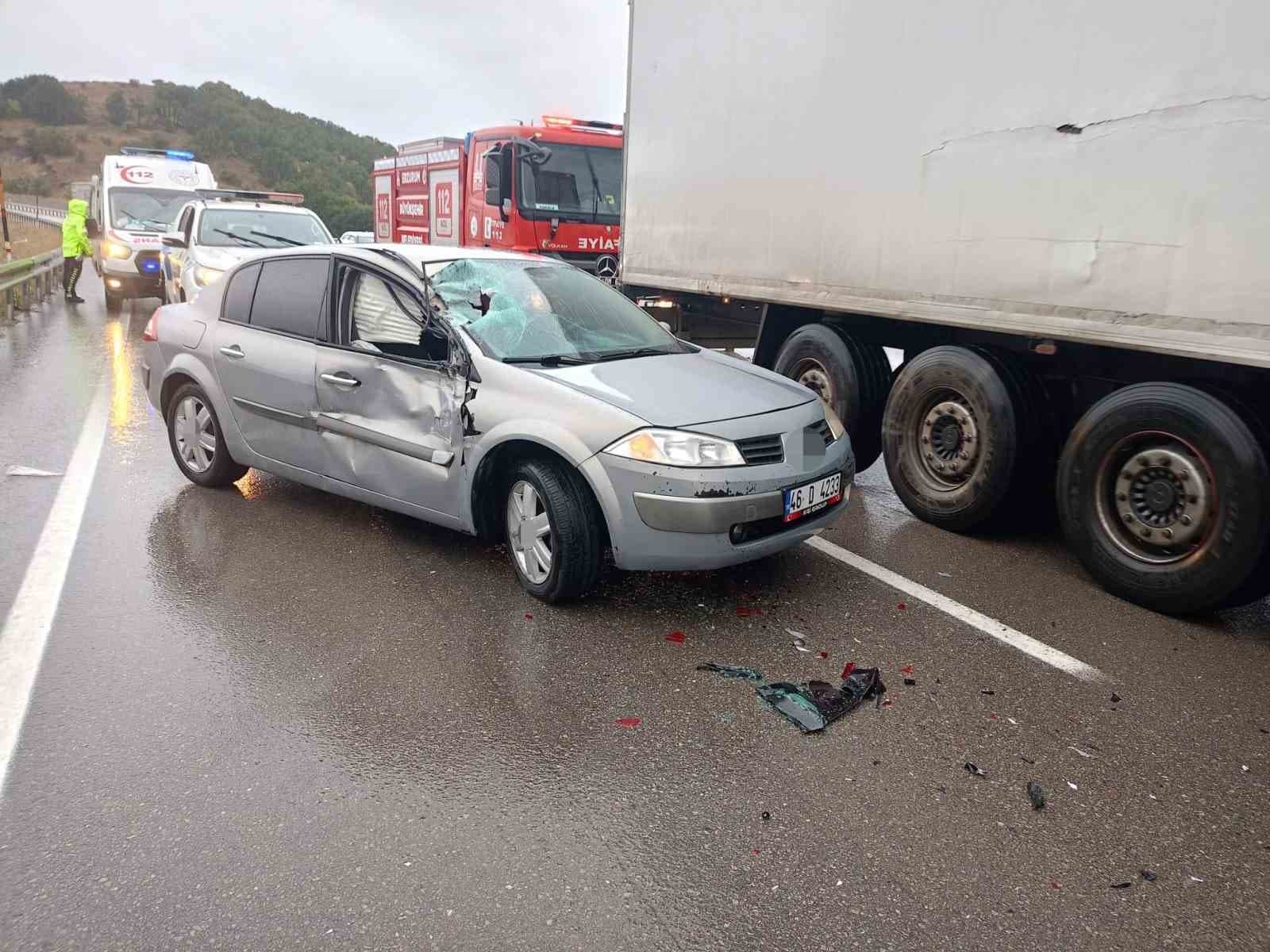Aşkale'de Zincirleme Trafik Kazası: Tır, Kamyon ve İki Otomobil Karıştı