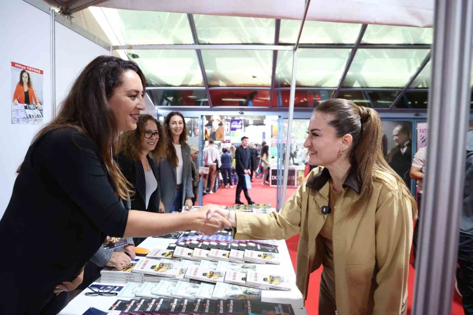 Antalya Kitap Fuarı İkinci Gününde Yoğun İlgi ve Edebi Etkinlikler