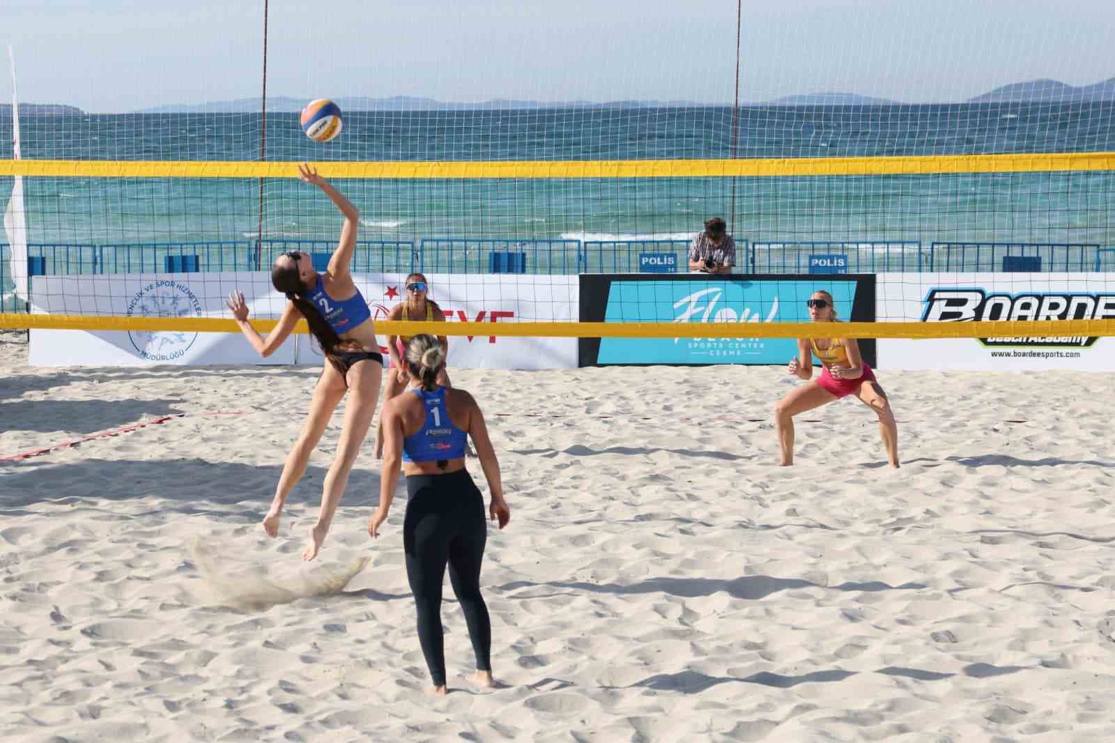 Çeşme'de Uluslararası Grand Slam Plaj Voleybolu Başladı: 12 Ülke Katılımı