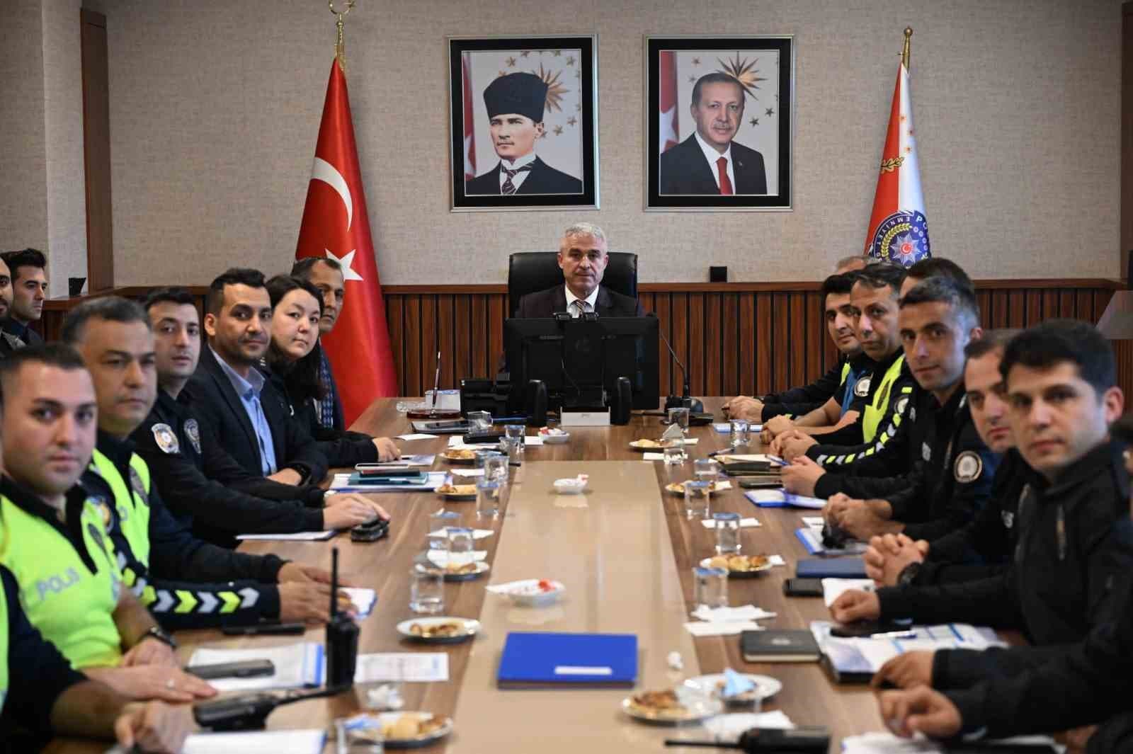 Düzce'de Güvenlik ve Asayiş Stratejileri Değerlendirildi