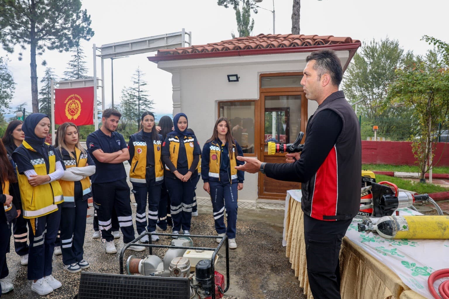 Taşköprü'de İtfaiyeciler Haftası, Öğrencilerle Ortak Bir Etkinlikte Kutlandı