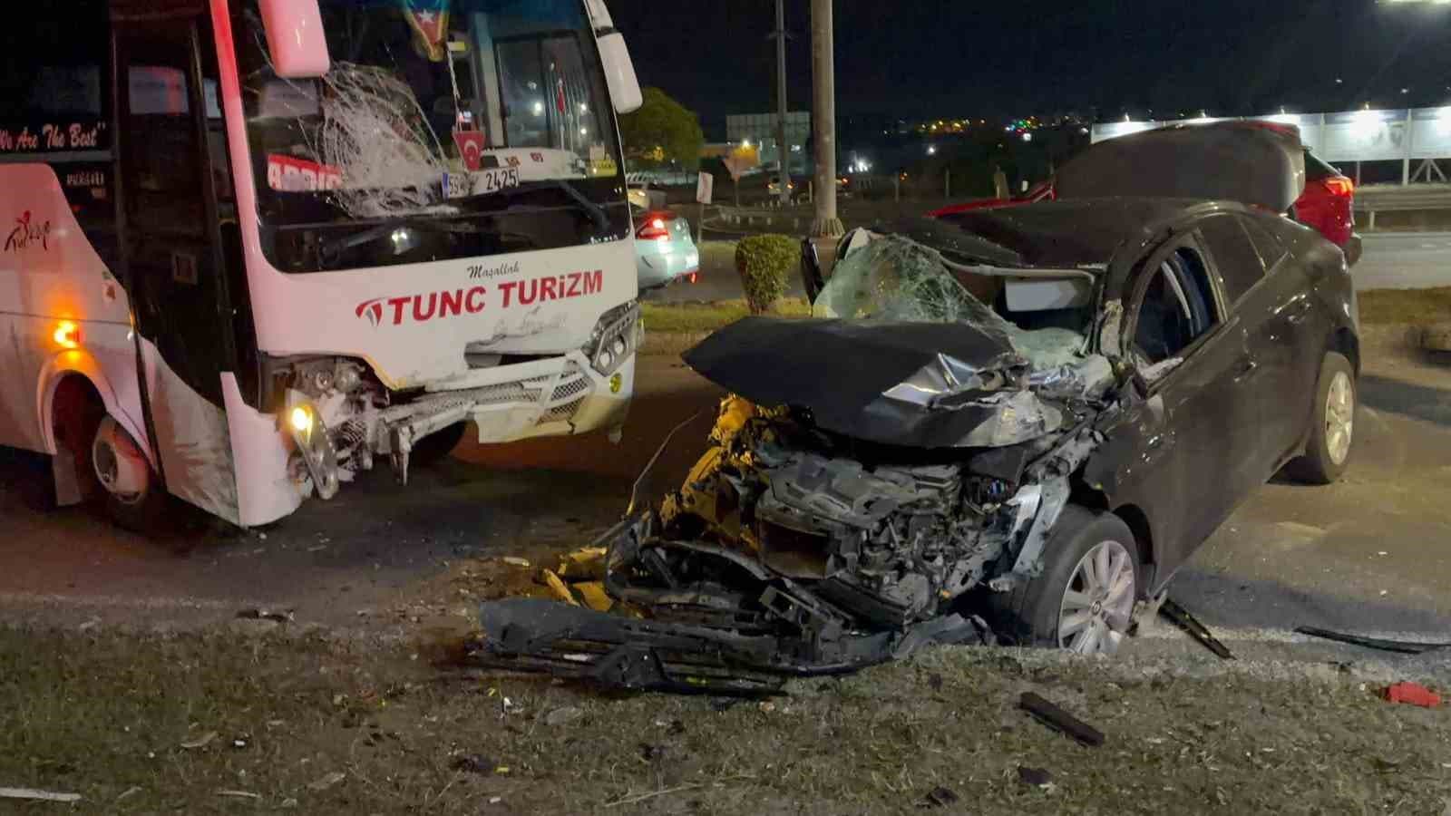 Kavşakta Zincirleme Kaza: Üç Kişi Yaralandı