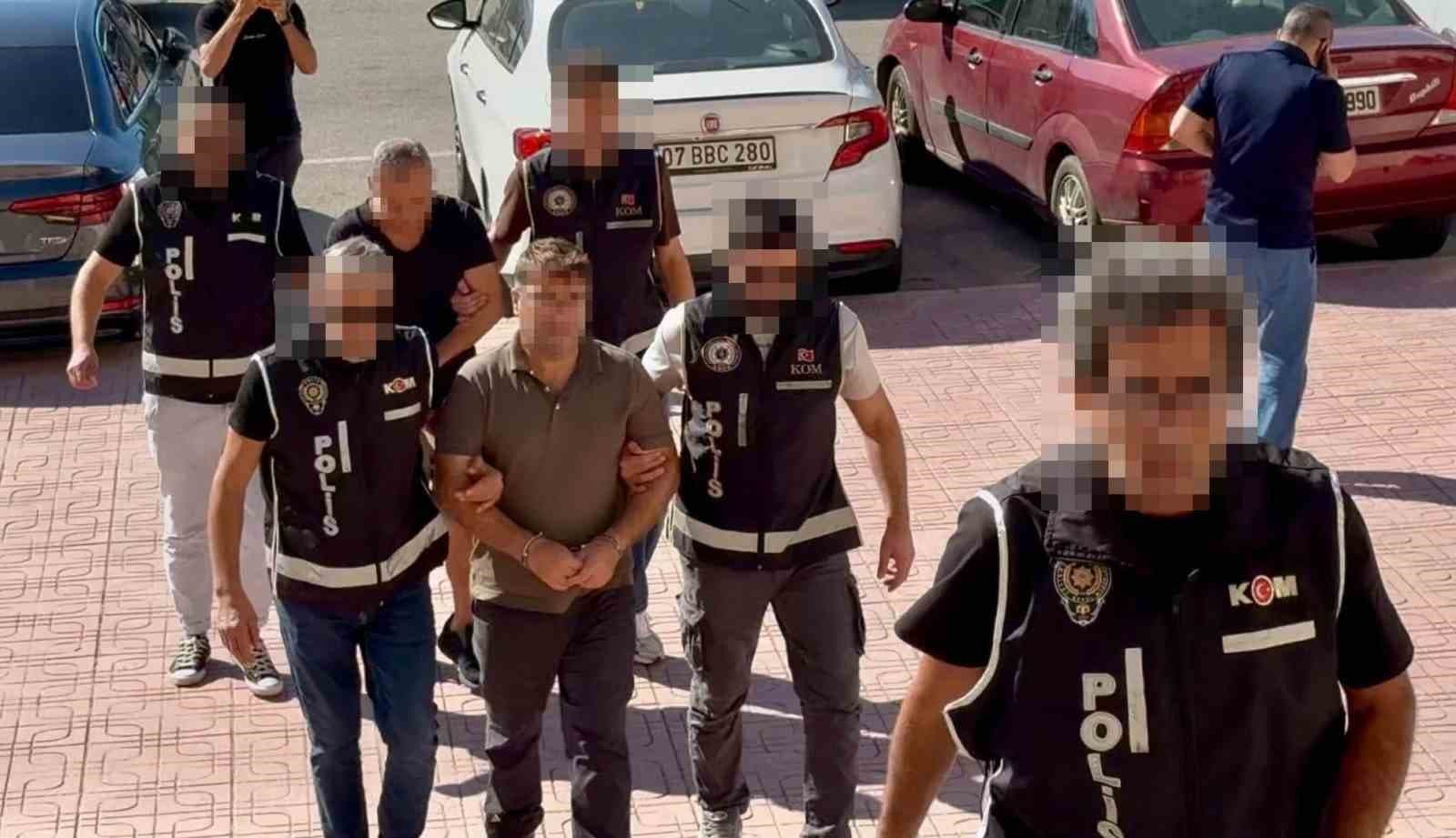 Bodrum'da Lüks Yat Girişi Bağlamında Rüşvet Operasyonu: Liman Başkanı ve Çalışan Gözaltında