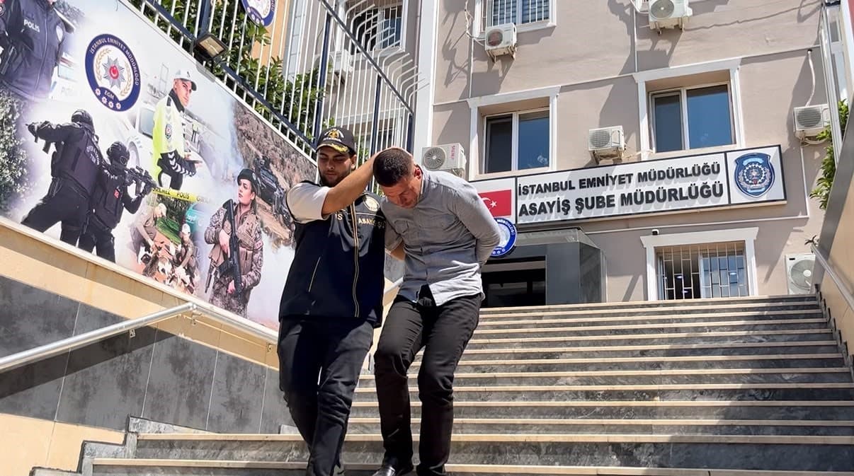 Camide Namaz Kılan Kişinin Çantasını Çalan Şüpheli Yakalandı