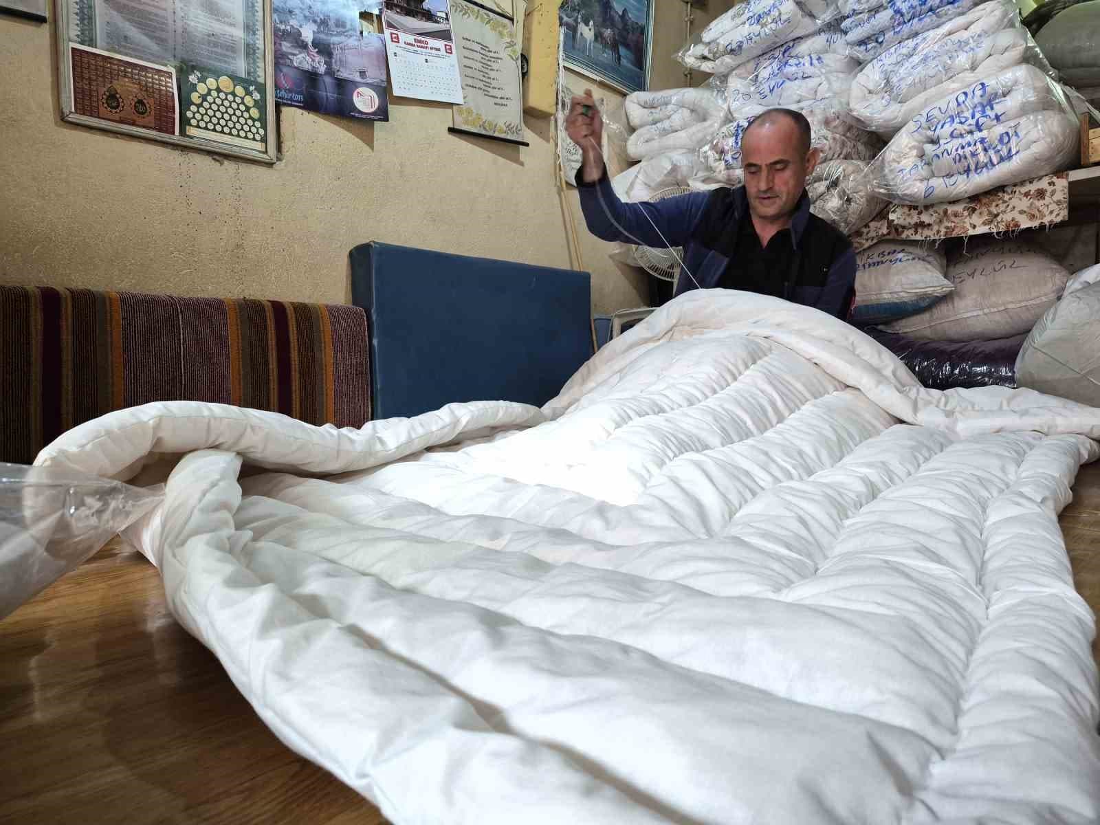 Hava Sıcaklıklarının Düşmesiyle Eskişehir'de Doğal Yün Yorganlara İlgi Yoğunlaştı