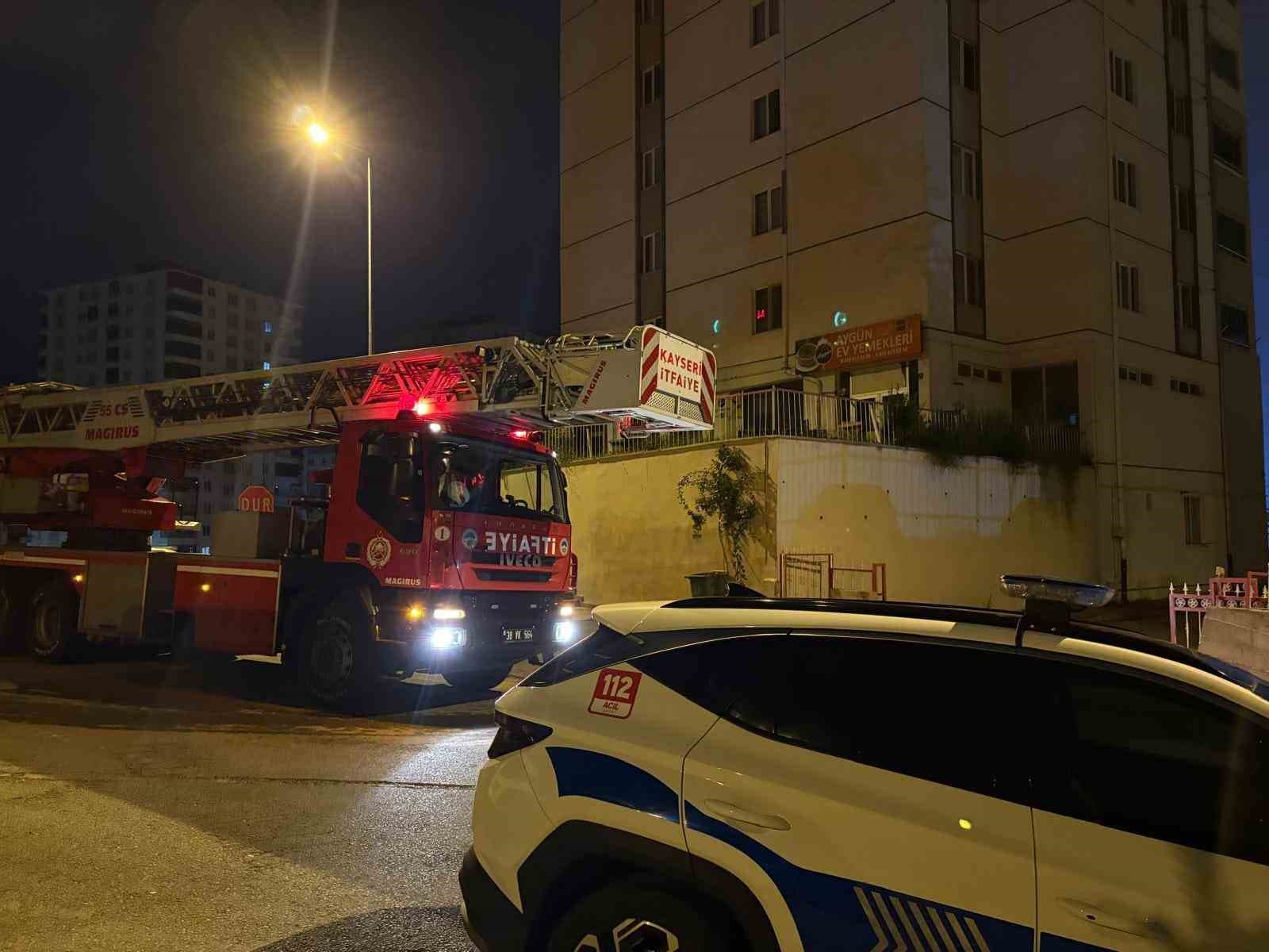 Kayseri'de 10 Katlı Yapıda Duman Olayı Yaşandı