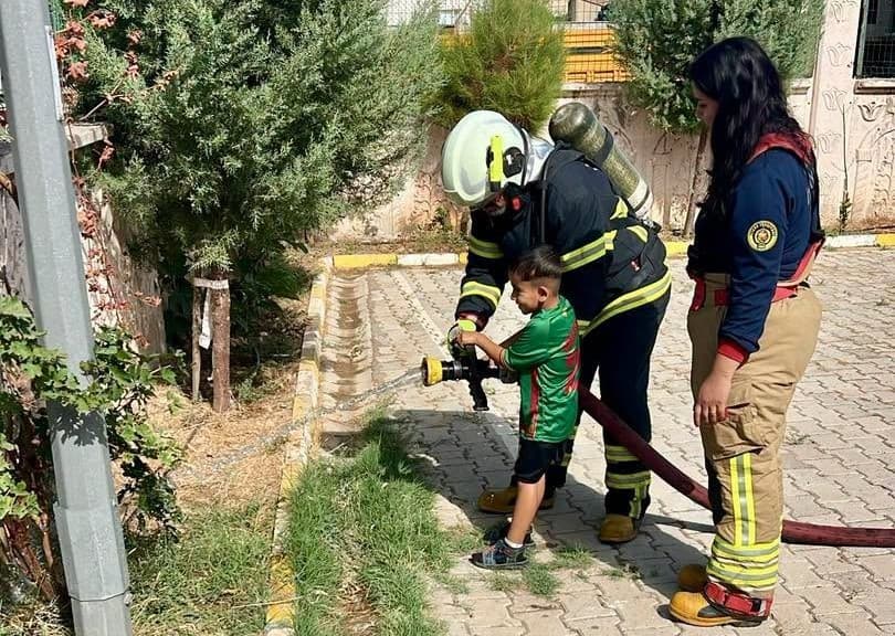 Cizre'de İtfaiye Haftası Etkinlikleri: Miniklere Yangın Güvenliği Eğitimi Verildi