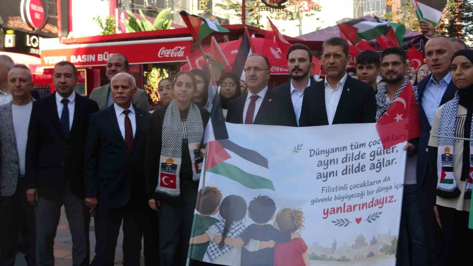 Antalya'da Filistin'e Destek Yürüyüşü Düzenlendi