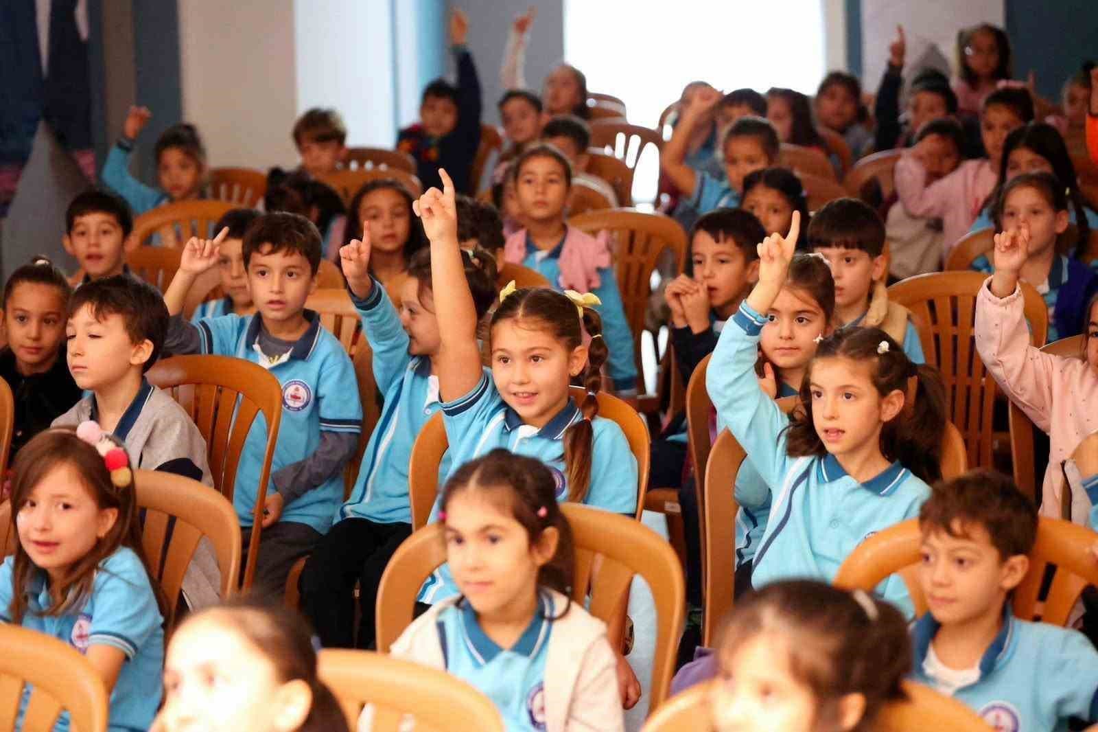Merkezefendi Kent Tiyatrosu Çocuklara Kukla Gösterisi Sundu
