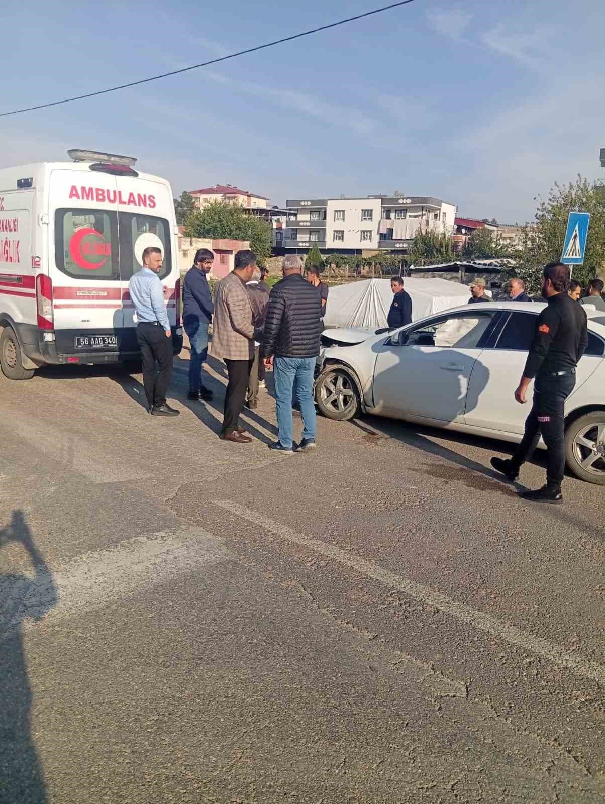 Kurtalan’da otomobil ile hafif ticari araç çarpıştı: 3 yaralı