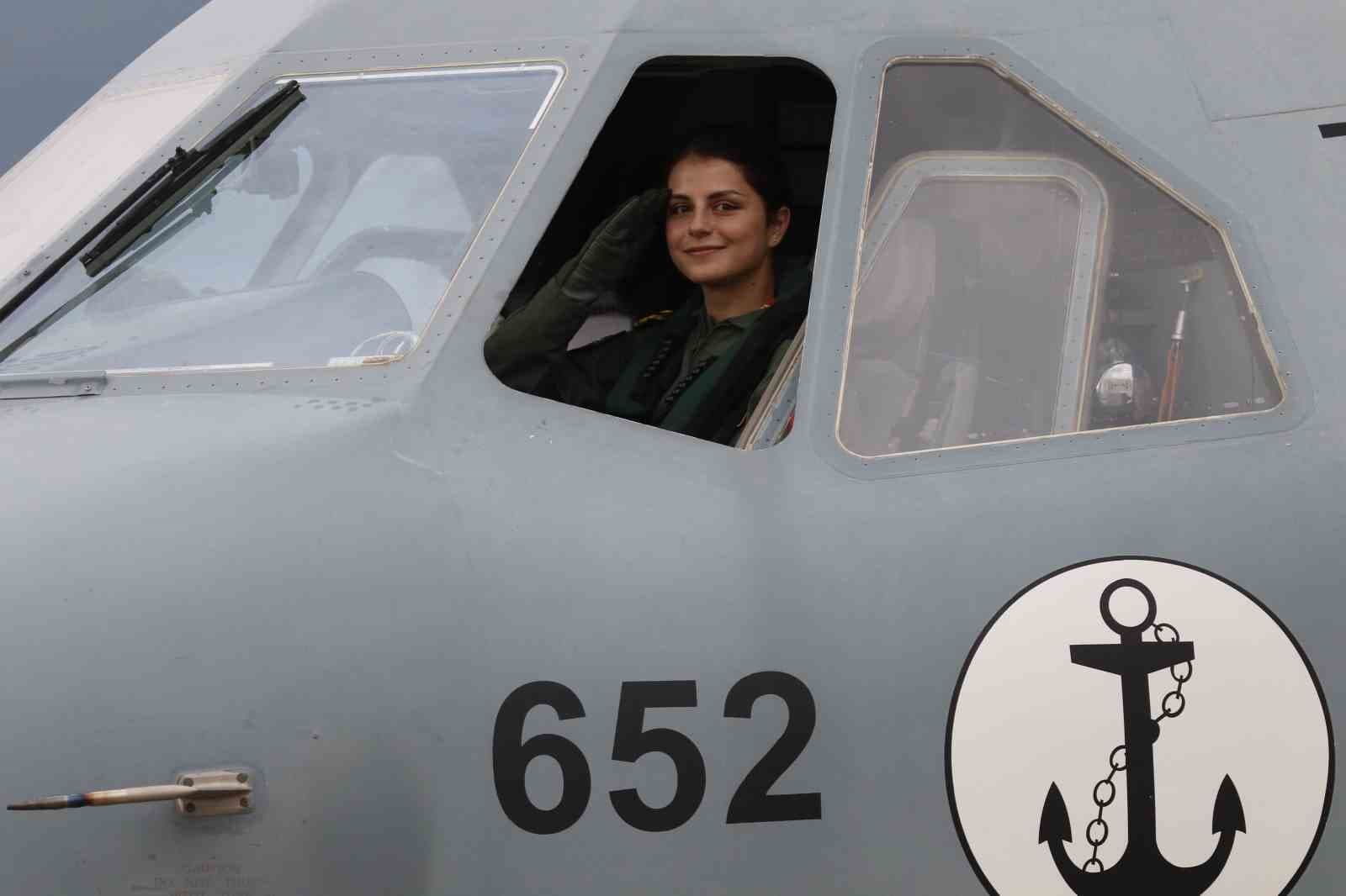 Gökyüzünde Bir Dönüm Noktası: Türk Deniz Kuvvetleri'nin İlk Kadın Uçak Pilotu Hilal Aydın