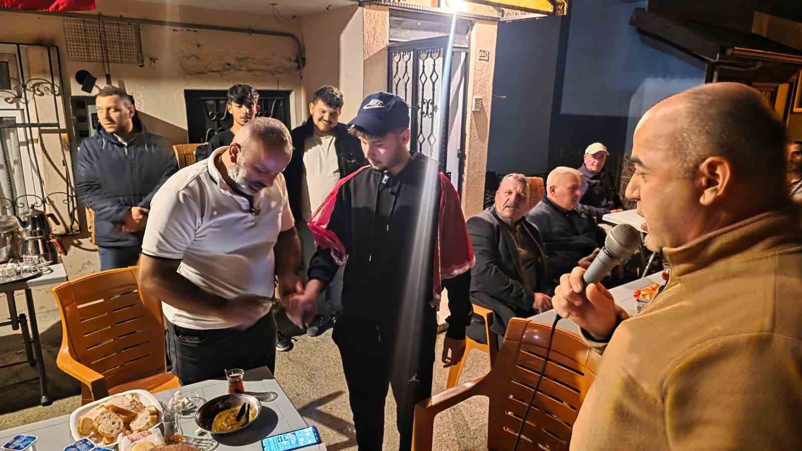 Asker Uğurlama Geleneği Karadeniz Ereğli'de Yaşatıldı: Beytullah Yener'e Kına Yakıldı