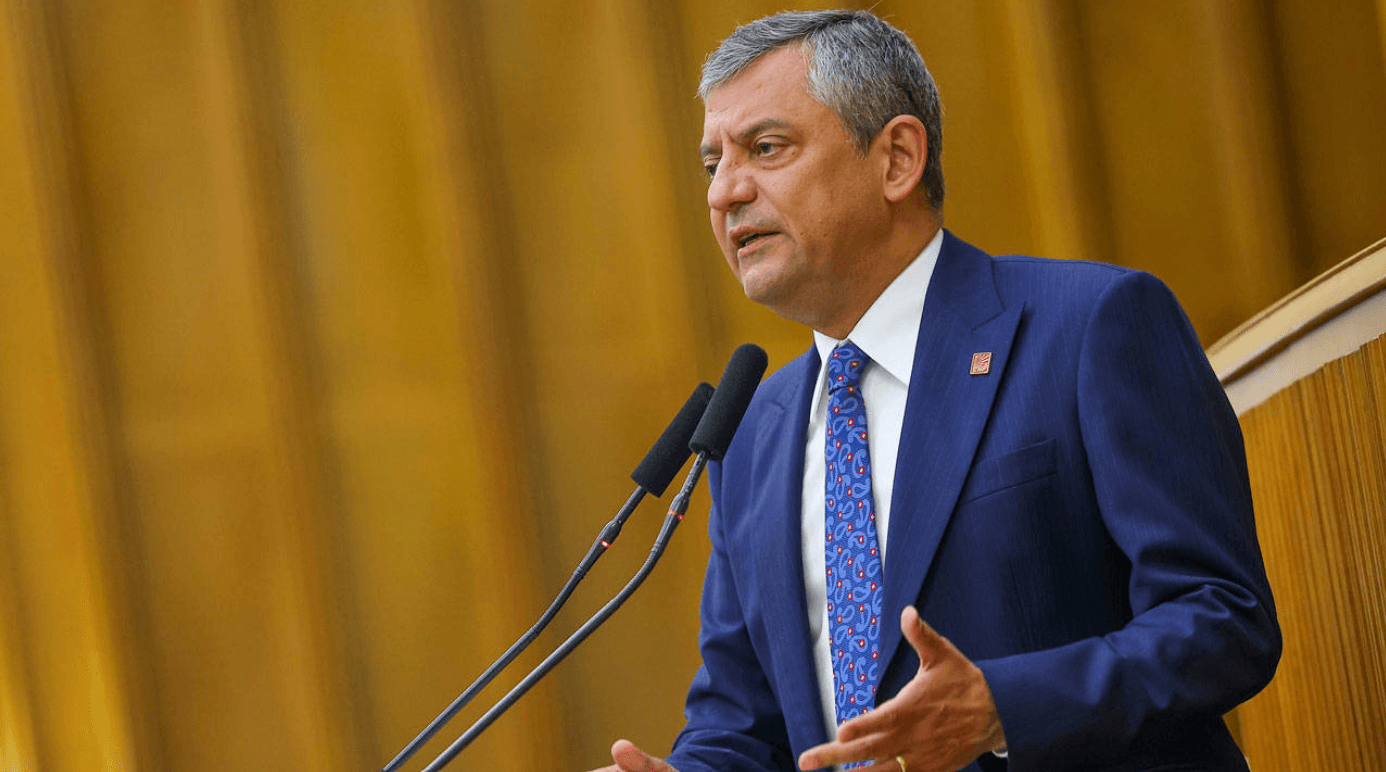 ÖZGÜR ÖZEL CHP KÜRSÜSÜNE SON KEZ ÇIKIYOR
