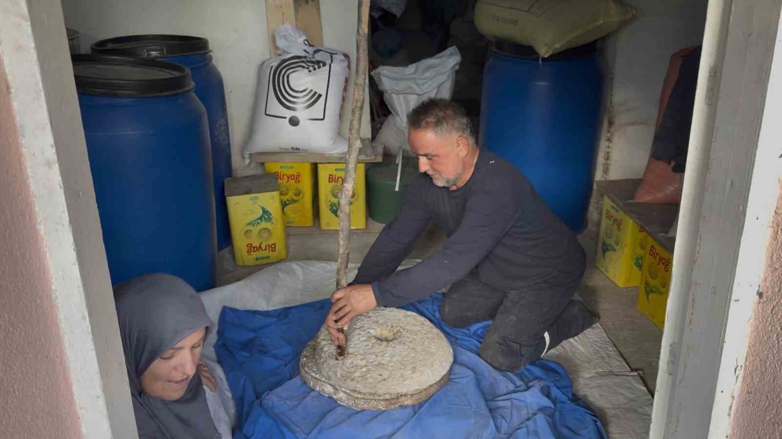 90 Yıllık Darı Üretim Geleneği Taş Değirmenle Sürdürülüyor