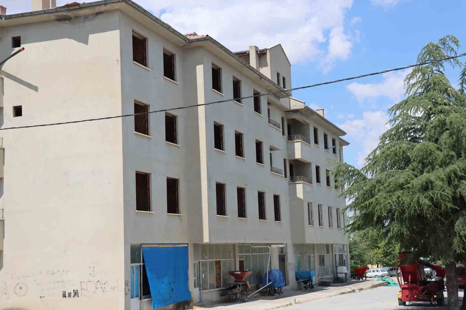 Terkedilmiş Eskişehir Belediyesi Binası, Günyüzü'nde Çocuklar İçin Risk Oluşturuyor