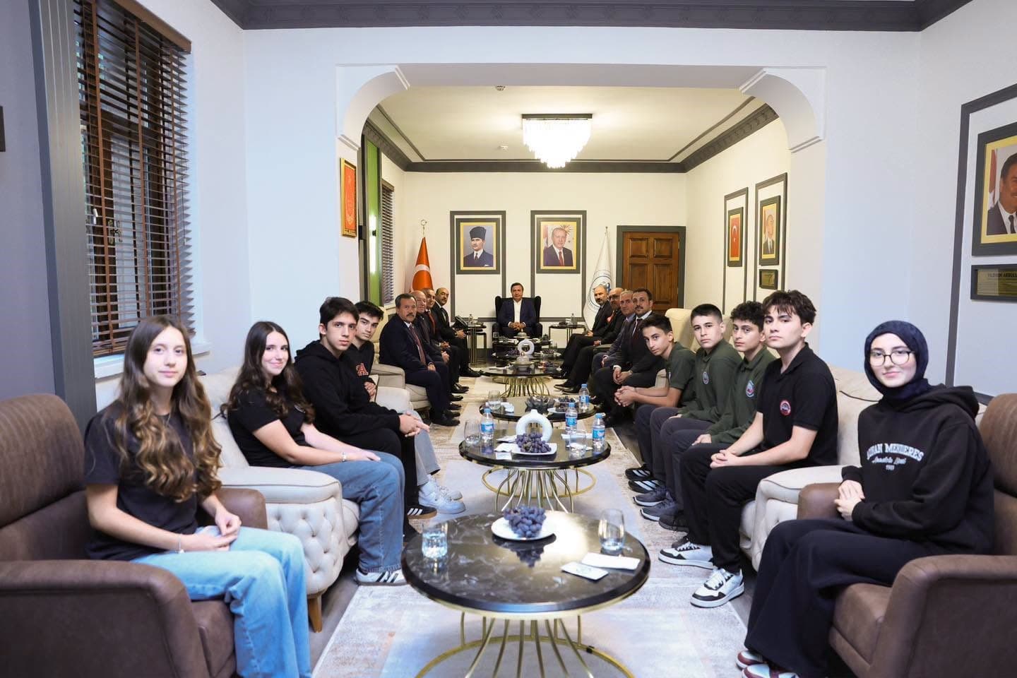 Vali Aydoğdu, 'Bizim Gök Kubbemiz' Projesiyle Erzincan'a Gelen Öğrencileri Karşıladı