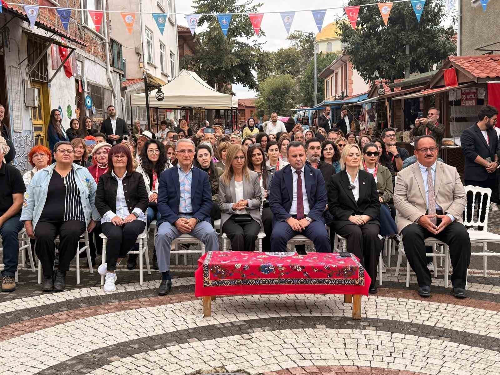 Akçakoca'da Uluslararası Suluboya Festivali İkincisi Sanatseverleri Bir Araya Getirdi